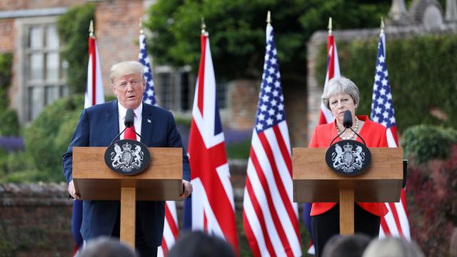 La conférence de presse commune de Donald Trump et Theresa May, à la résidence de campagne des Premiers ministres britanniques à Chequers. [EPA - Chris Ratcliffe]