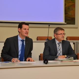 Pierre Maudet avec ses homologues Charles Juillard et Béatrice Métraux lors d'une réunion en 2013. [Gaël Klein]