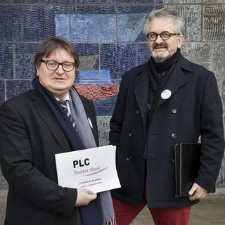 Claude-Alain Voiblet (g.) et Philipp Stauber lors du lancement du Parti libéral-conservateur lausannois en décembre 2016. [Keystone - Jean-Christophe Bott]