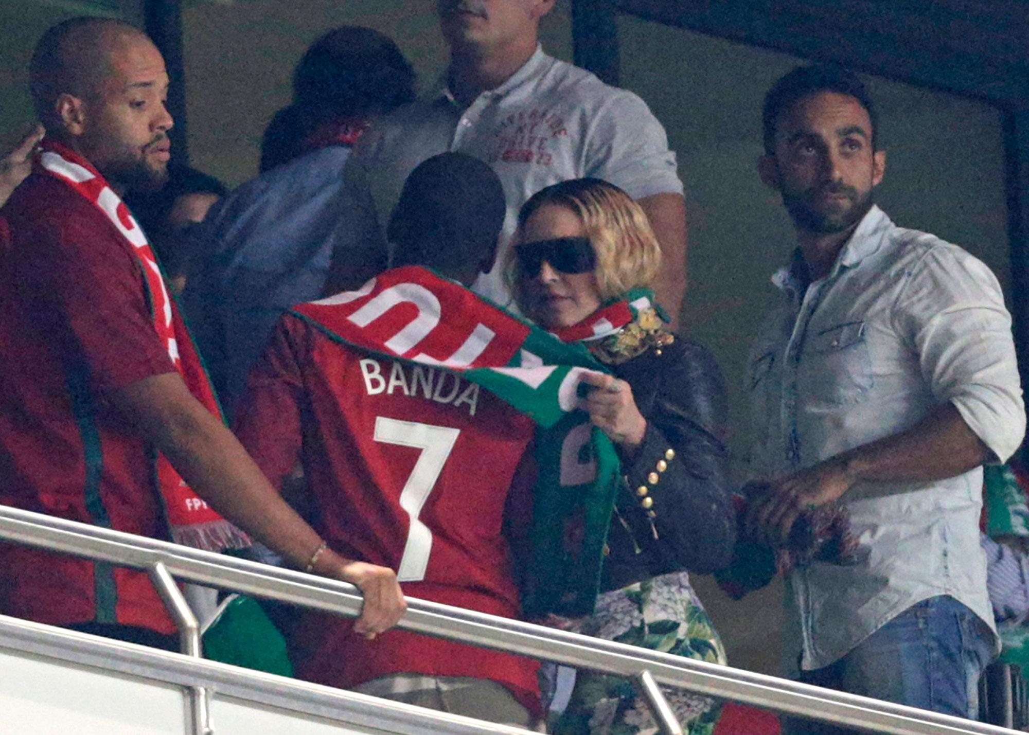 Madonna et son fils durant le match Suisse-Portugal en 2017 [AFP - JOSE MANUEL RIBEIRO]