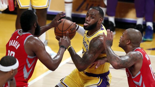 LeBron James n'a pas réussi à mener les Lakers à la victoire samedi contre les Rockets de Harden [Keystone - Nelson Shutterstock]