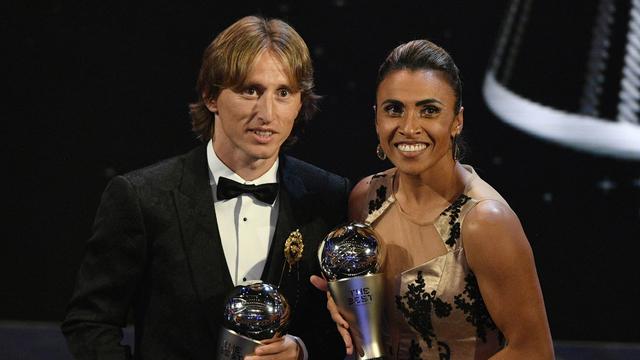 Elu joueur FIFA de l'année le 24 septembre dernier, Luka Modric semble bien parti pour recevoir le Ballon d'Or. [Neil Hall]