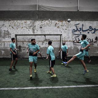 Pour lutter contre les discriminations envers les Coptes, un joueur chrétien a créé sa propre académie de football à Alexandrie. [AFP - Mohamed El-Shahed]