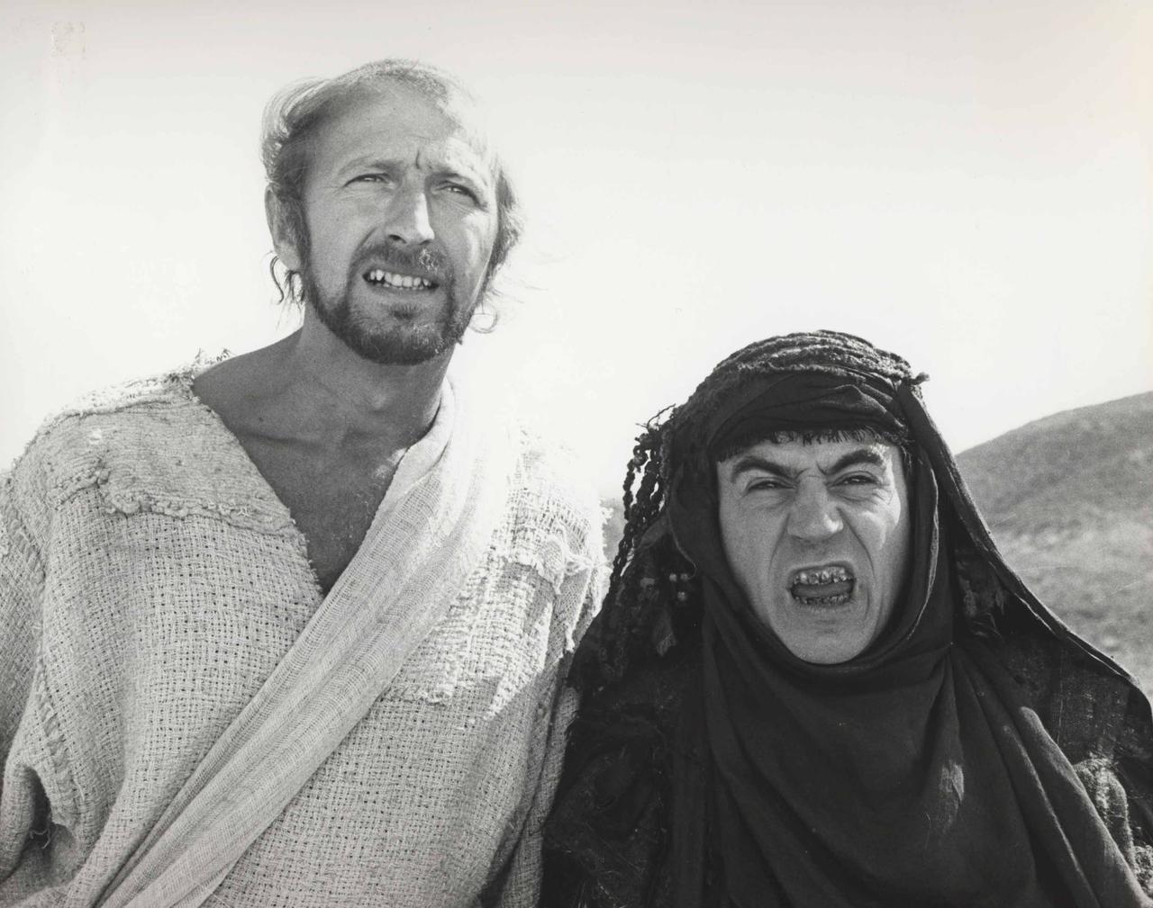 Graham Chapman dans le rôle de Brian et Terry Jones, jouant sa mère. [AFP - HandMade Films / Archives du 7eme Art / Photo12]