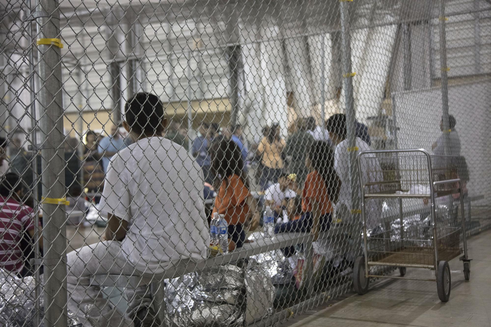 Images de l'intérieur du centre de rétention de McAllen au Texas. [AFP - US Customs and Border Protection]
