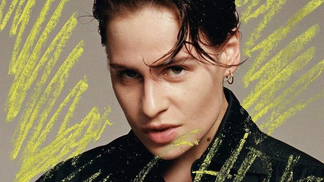 La chanteuse Christine and the Queens sous son nouvel avatar "Chris". [Because Music - Christine and the Queens]