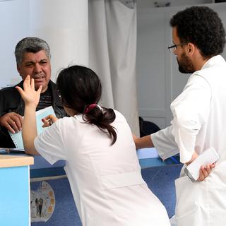 Les médecins internes mènent une grève en Tunisie, revendiquant notamment une augmentation des salaires. (image d'illustration) [AFP - Fethi Belaid]