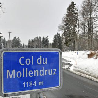 Un panneau indiquant le sommet du Mollendruz, sur la commune vaudoise de Mont-la-Ville. [Keystone - Laurent Gillieron]