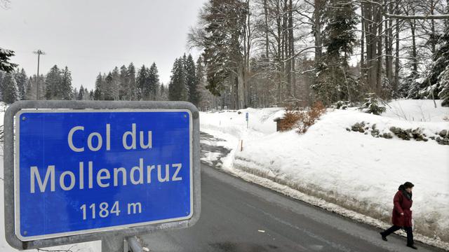 Un panneau indiquant le sommet du Mollendruz, sur la commune vaudoise de Mont-la-Ville. [Keystone - Laurent Gillieron]