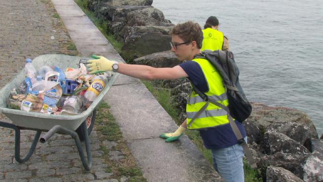 ABE - Pollution du Léman: halte au plastique! [RTS - Les détritus jetés dans la nature constituent environ 10 tonnes par année dans le Léman.]