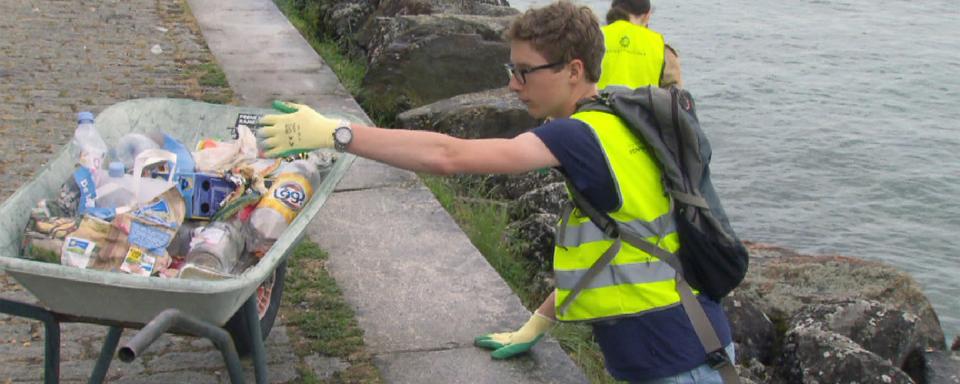 ABE - Pollution du Léman: halte au plastique! [RTS - Les détritus jetés dans la nature constituent environ 10 tonnes par année dans le Léman.]