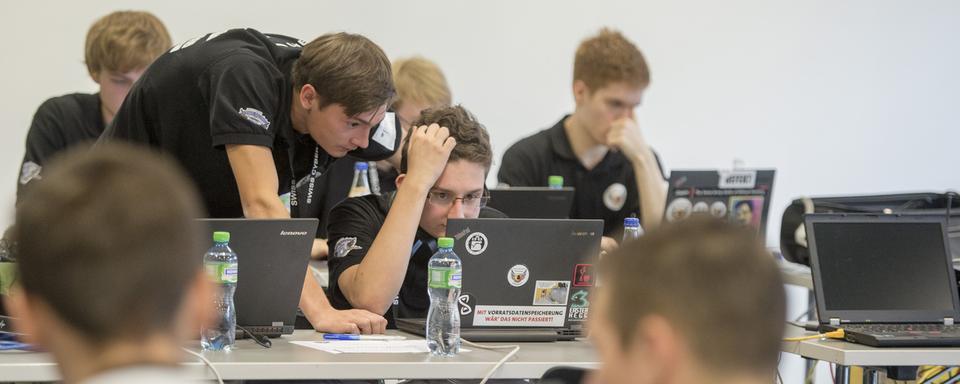 Les étudiants apprennent à mieux gérer les attaques informatiques de grande ampleur. [Keystone - Urs Flüeler]