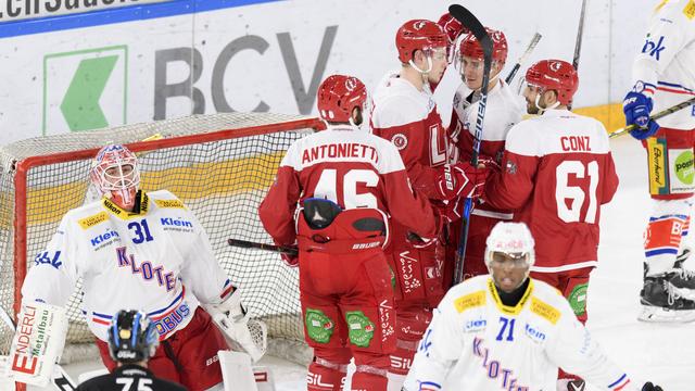 Les Lausannois face à Kloten au championnat suisse de hockey sur glace 2017-2018. [Laurent Gillieron]