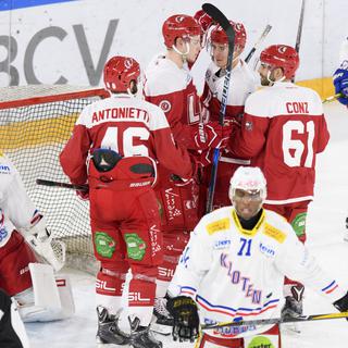 Les Lausannois face à Kloten au championnat suisse de hockey sur glace 2017-2018. [Laurent Gillieron]