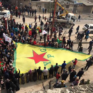 Manifestation de la population kurde d'Afrine, 04.02.2018. [RTS - Alexandre Habay]