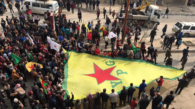 Manifestation de la population kurde d'Afrine, 04.02.2018. [RTS - Alexandre Habay]