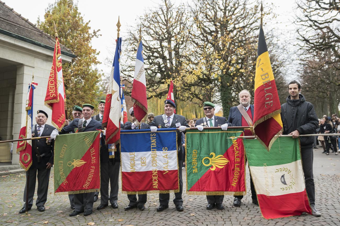 Cérémonie d’hommage aux Suisses engagés volontaires dans l’armée française durant la 1ère Guerre mondiale, cimetière du Bois-de-Vaux, Lausanne. [Keystone - Adrien Perritaz]