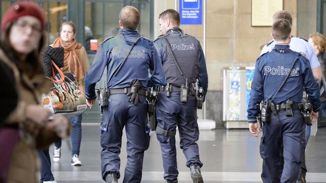 La police de Zurich a été victime de violences ce week-end (image d'illustration). [Keystone - Walter Bieri]