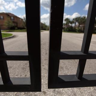 Les résidences sécurisées sont nombreuses notamment aux Etats-Unis (image d'illustration). [Getty Images/AFP - Mario Tama]