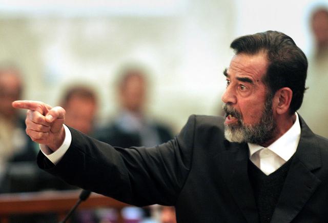 Saddam Hussein lors de son procès en 2006. [Keystone - AP Photo/Darko Bandic]