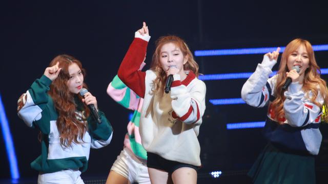 Le groupe féminin de K-pop Red Velvet, ici en concert à Séoul le 25 novembre 2015. [AFP - Hu wencheng / Imaginechina]