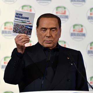 L'ancien Premier ministre Silvio Berlusconi a tenu un meeting le 25 février à Milan. [Keystone/ANSA/AP - Flavio Lo Scalzo]