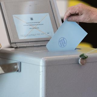 Lors du vote sur le rattachement de Moutier au canton du Jura, le 18 juin 2017. [KEYSTONE - JEAN-CHRISTOPHE BOTT]