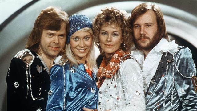 Le légendaire groupe suédois Abba composé de Bjorn Ulvaeus, Agnetha Faltskog, Anni-frid Lyngstad et Benny Andersson, le 9 février 1974 à l'Eurovision. [LINDEBORG - SCANPIX SWEDEN / AFP]