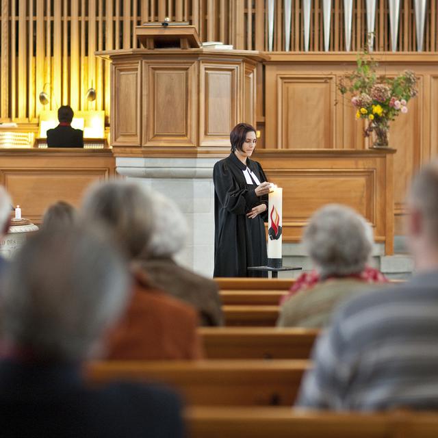 Une pasteure officiant à Thalwil, dans le canton de Zurich, en 2009. [Keystone - Alessandro Della Bella]