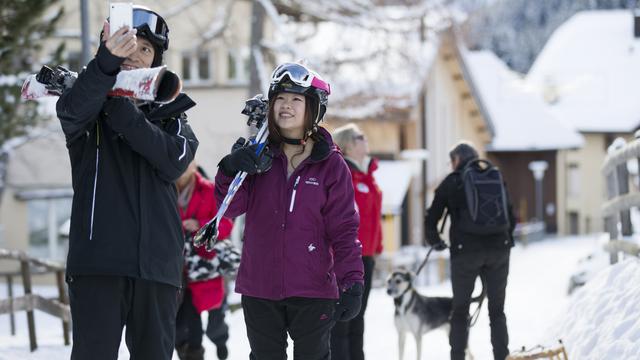 Les jeunes Chinois veulent des activités touristiques "locales" et "authentiques". [Keystone - Peter Klaunzer]