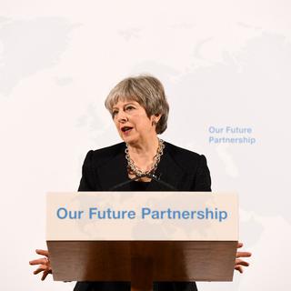 Theresa May lors de son discours sur les relations avec l'UE après le Brexit, le 2 mars 2018 à Londres. [Keystone - Chris J. Ratcliffe]