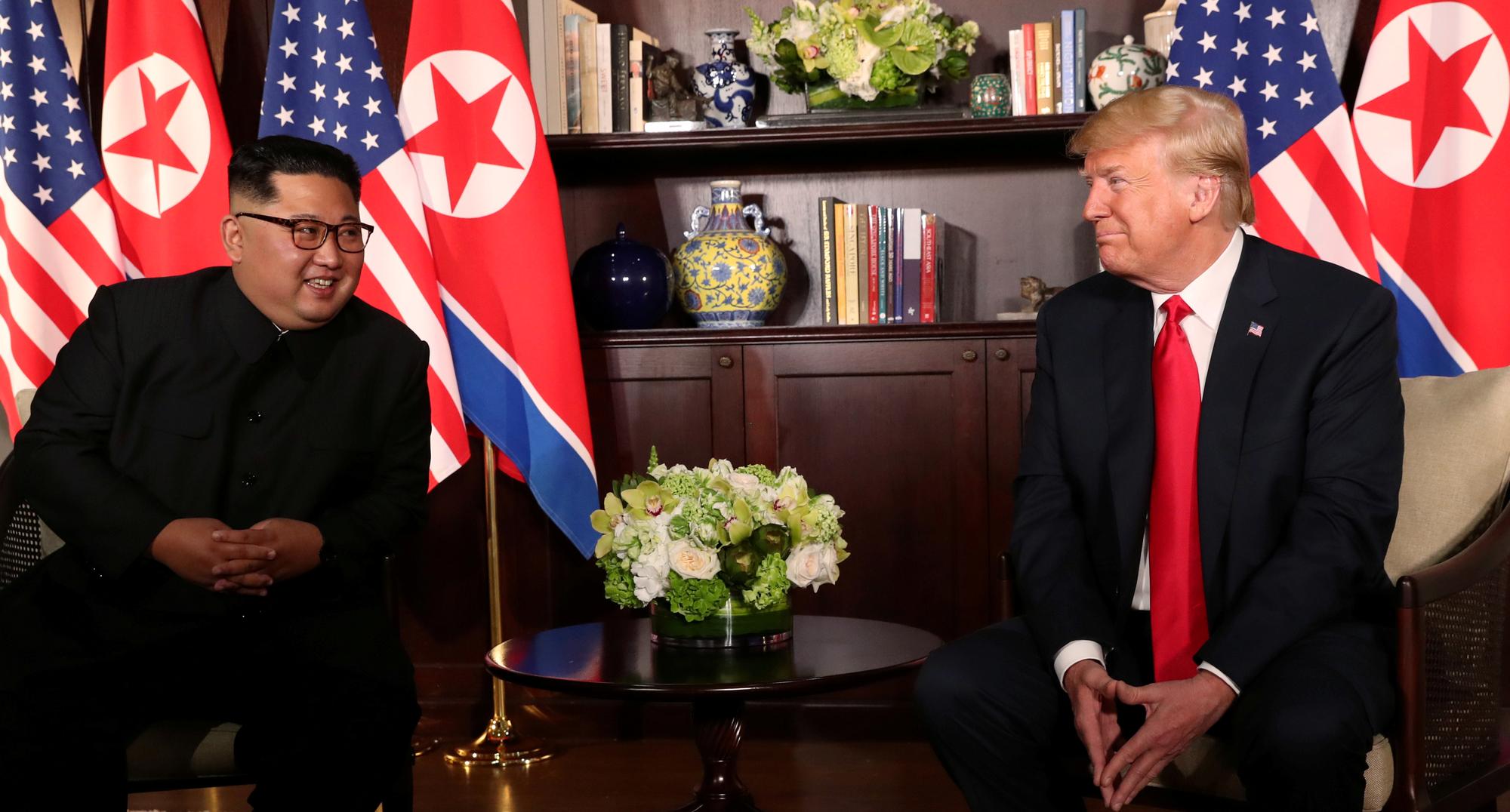Le président américain Donald Trump et le leader nord-coréen Kim Jong-un se sont rencontrés à Singapour. [Reuters - Jonathan Ernst]