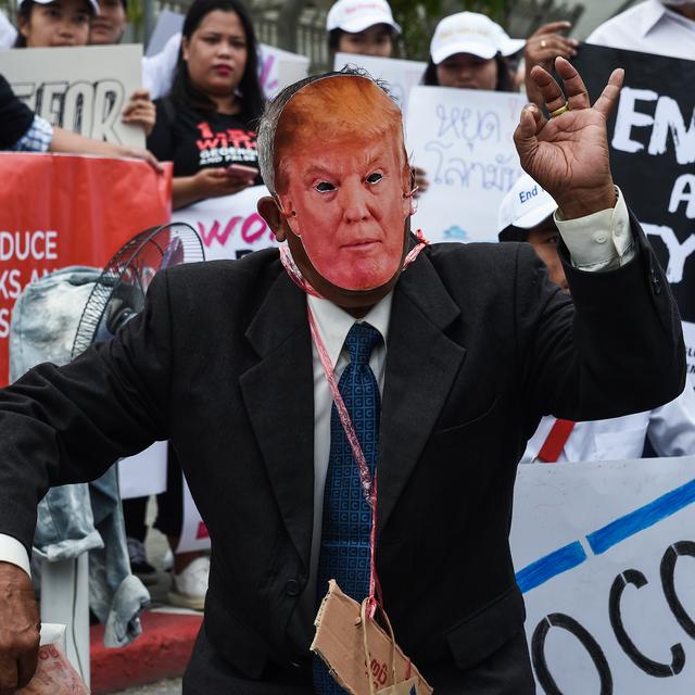 De nombreuses manifestations pour le climat ont lieu dans le monde, comme ici à Bangkok. [AFP - Lillian Suwanrumpha]