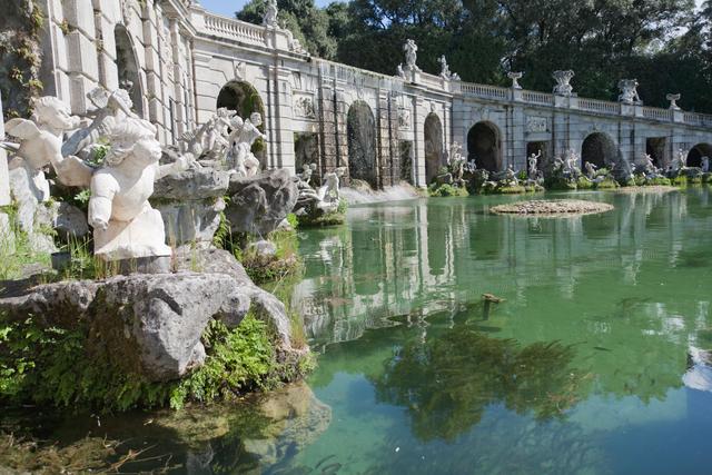 Fontaine des vents du Palais Royal de Caserte [Fotolia - stefaniapagano]