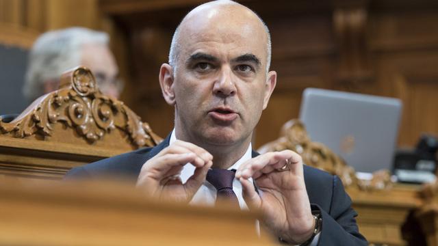 Le président de la Confédération Alain Berset s'exprime au Conseil des Etats, le mardi 18 septembre. [KEYSTONE - Peter Schneider]