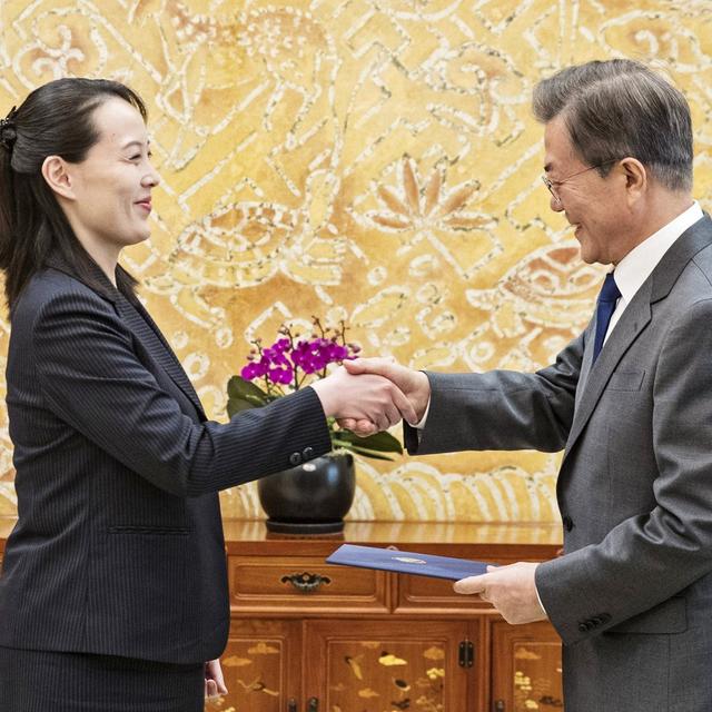 Kim Yo-jong, la soeur du dirigeant nord-coréen Kim Jong-un et le président sud-coréen Moon Jae-in. [Keystone - Yonhap - EPA]