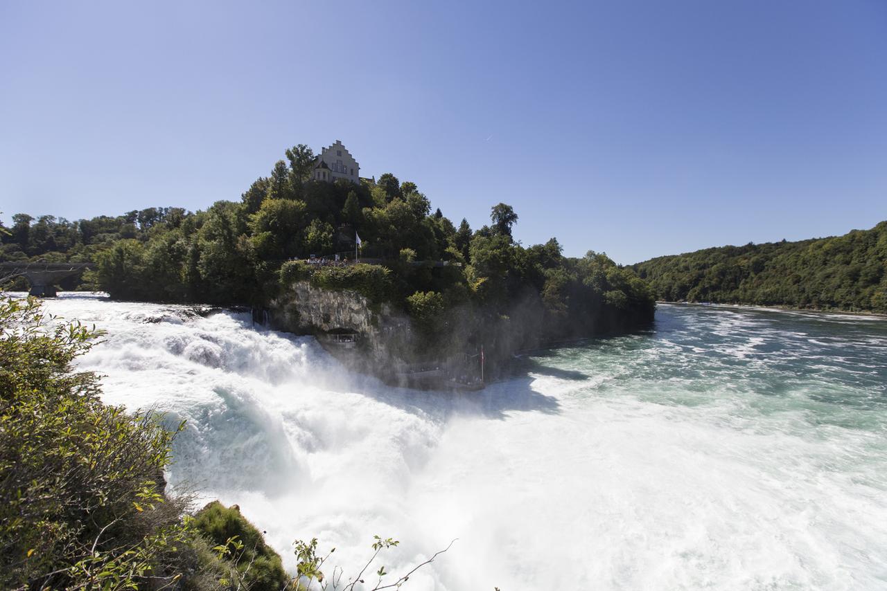 Les chutes du Rhin photographiées en septembre 2013. [KEYSTONE - GAETAN BALLY]