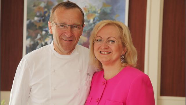 Georges et Andrea Wenger ont acheté leur établissement en 1981 et en ont fait ensemble l’une des meilleures tables de Suisse, avec ses 18/20 points au GaultMillau et deux étoiles au Michelin. [Photos ldd]