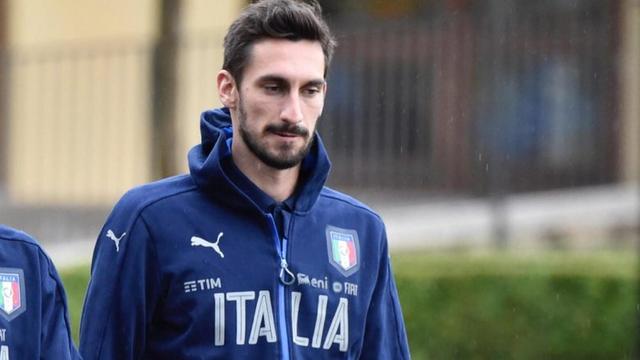 Davide Astori (à droite), l'Italien, capitaine de la Fiorentina, est décédé d'une crise cardiaque. [Maurizio Degl'Innocenti]