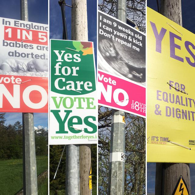 Des affiches pour ou contre la libéralisation de l'avortement, en votation le 25 mai en Irlande. [RTS - Jordan Davis]