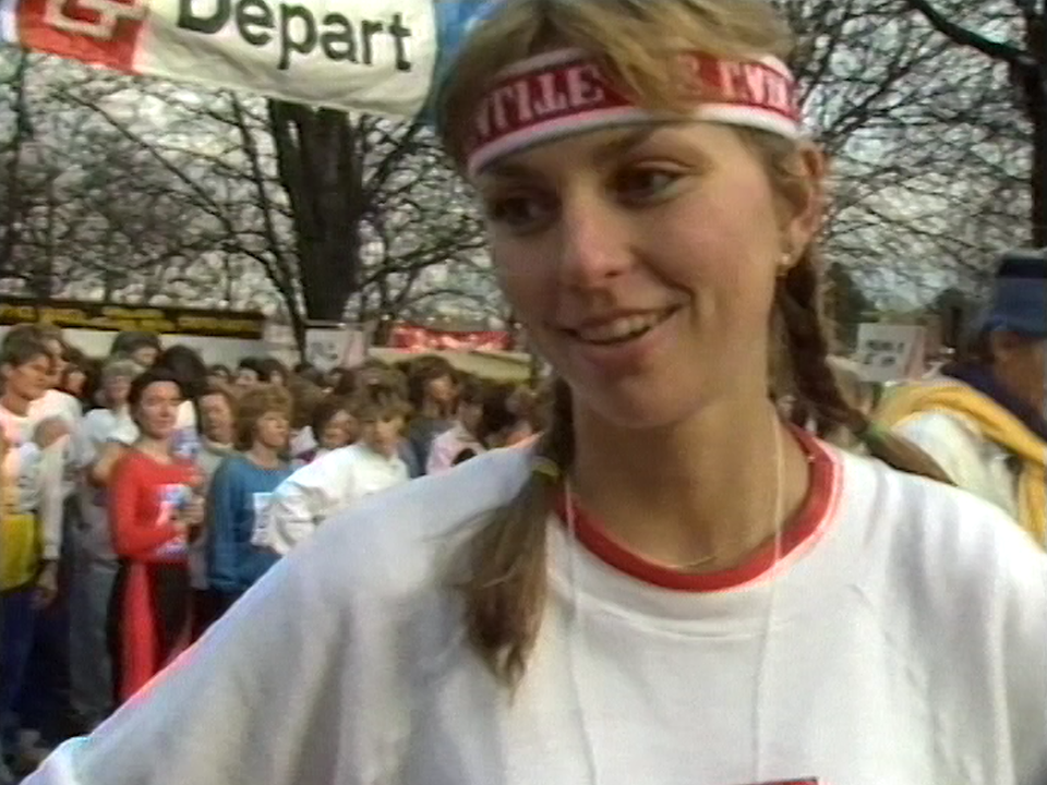 Participante à la course genevoise de l'Escalade, 1986. [RTS]