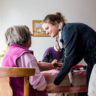 Les visites médicales à domicile permettent d'éviter d'engorger inutilement les hôpitaux. [Garo/Phanie/AFP]