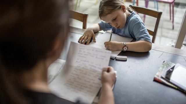 Sur le millier d'enfants scolarisés à la maison en Suisse, 400 viennent du canton de Vaud. [Keystone - Gaetan Bally]