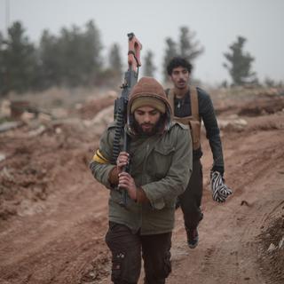 Des membres de l'Armée syrienne libre, soutenue par la Turquie, qui participent à l'opération lancée par Ankara contre une milice kurde, le 22 janvier 2018. [AFP - Huseyin Nasir / Anadolu Agency]