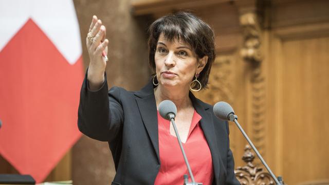 Doris Leuthard s'exprime devant le Conseil national lors de la session de printemps le 14 mars 2017. [Keystone - Monika Flueckiger]