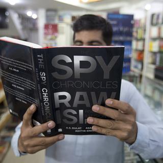 Couverture du livre Spy Chronicles, rédigé par les chefs de renseignement indien et pakistanais. [Keystone - B.K. Bangash]