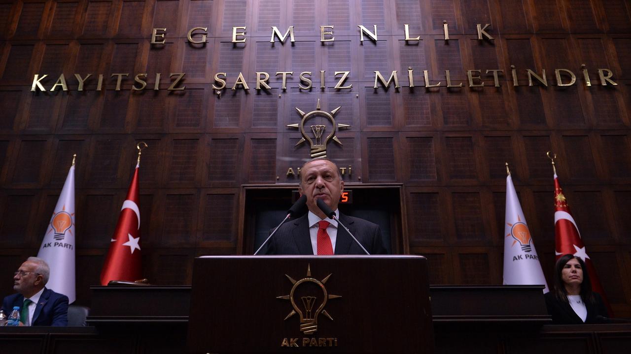 Recep Tayyip Erdogan lors d'un meeting de l'AKP.