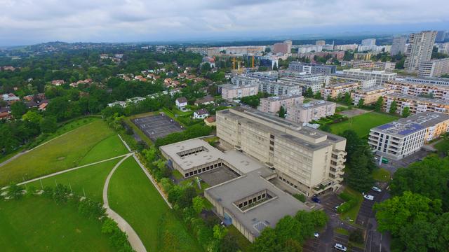 Le collège de Saussure vu du ciel. [CC-BY-SA - Alexey M.]