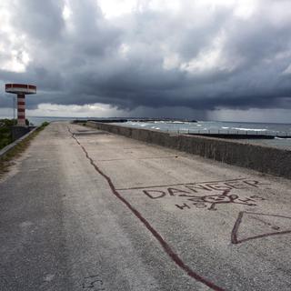 Une route vers la base "Denise", dans l'atoll de Mururoa, où les Français ont mené des essais nucléaires jusqu'en 1996. [AFP - Grégory Boissy]