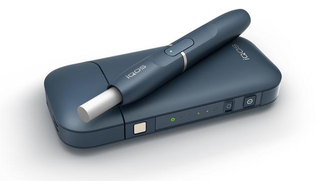 La cigarette Iqos, avec un dispositif électronique qui chauffe du tabac. [keystone - Philip Morris via AP]